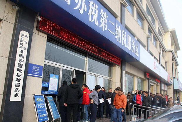 外媒称发改委建议汽车购置税再次减半！