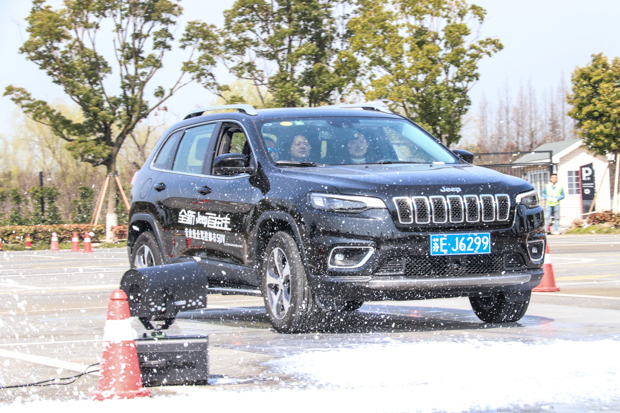 全新Jeep自由光全路况挑战赛苏州站 热爱生活实力座驾