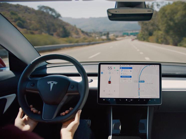 特斯拉Autopilot增添闯红灯警告功能