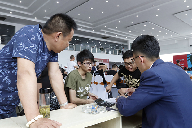 品WEY升级 WEY品牌厂家限时感恩直销会举行
