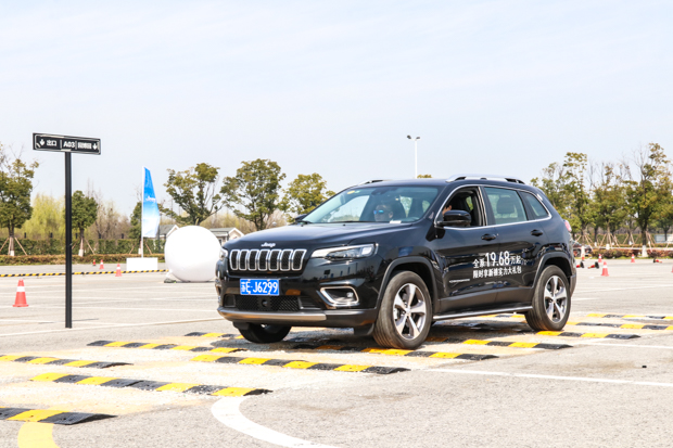 全新Jeep自由光全路况挑战赛苏州站 热爱生活实力座驾