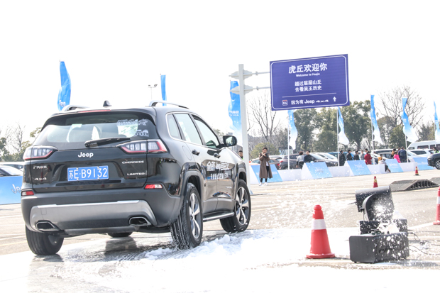 全新Jeep自由光全路况挑战赛苏州站 热爱生活实力座驾