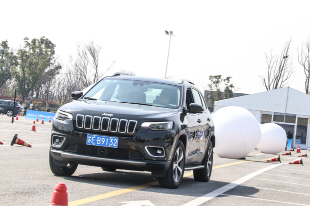 全新Jeep自由光全路况挑战赛苏州站 热爱生活实力座驾