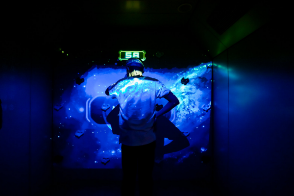 苏州东方之门，驾极狐“先行者号”太空舰巡行2300年星际