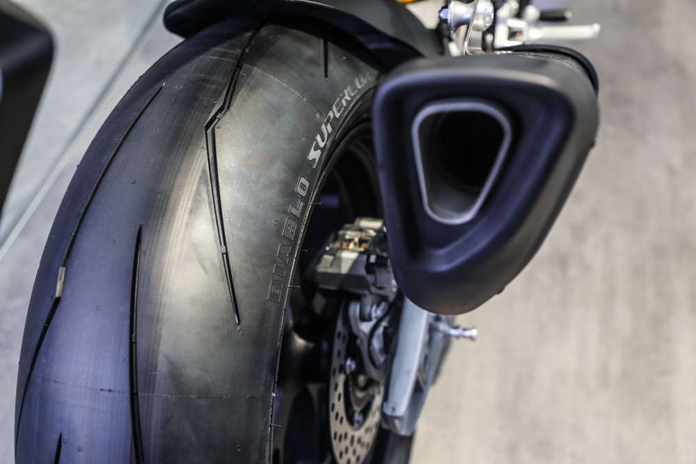王者座驾，荣耀而来！Aprilia RSV4强势登陆苏州