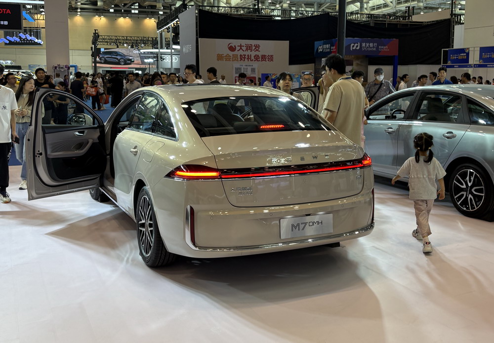 荣威M7 DMH苏州上市 限时美好价8.58万起