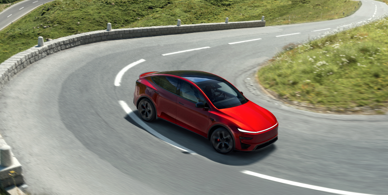 特斯拉全新Model Y高性能版上市 能下赛道、能接娃、能外放电