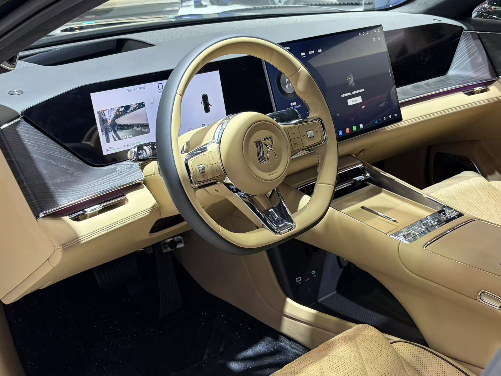 继续冲击高端！比亚迪大汉预售24.99万起/海狮08上市22.99万起